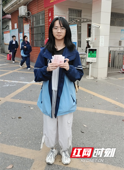 永州一中天天有雷锋处处显文明