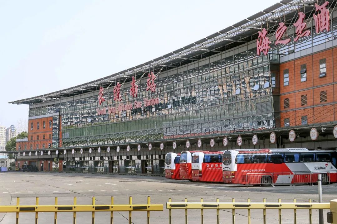 2022年3月14日,暂停营运的上海长途客运南站  图源:视觉中国当前,上海