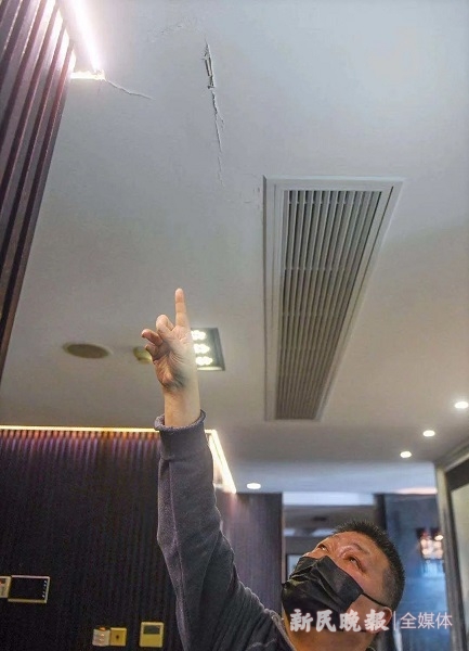 大水漫灌！粪水倒灌！谁能相信这是汤臣一品9500万的房？休闲区蓝鸢梦想 - Www.slyday.coM