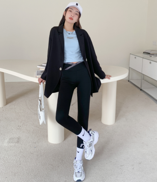 显瘦到不敢相信这款鲨鱼裤和卫衣一起穿太好看了春天就该这么穿