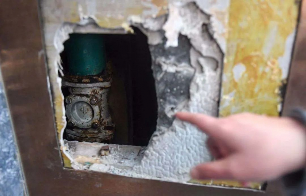 9500万买的汤臣一品遭粪水倒灌，业主：十多年没过舒坦日子休闲区蓝鸢梦想 - Www.slyday.coM