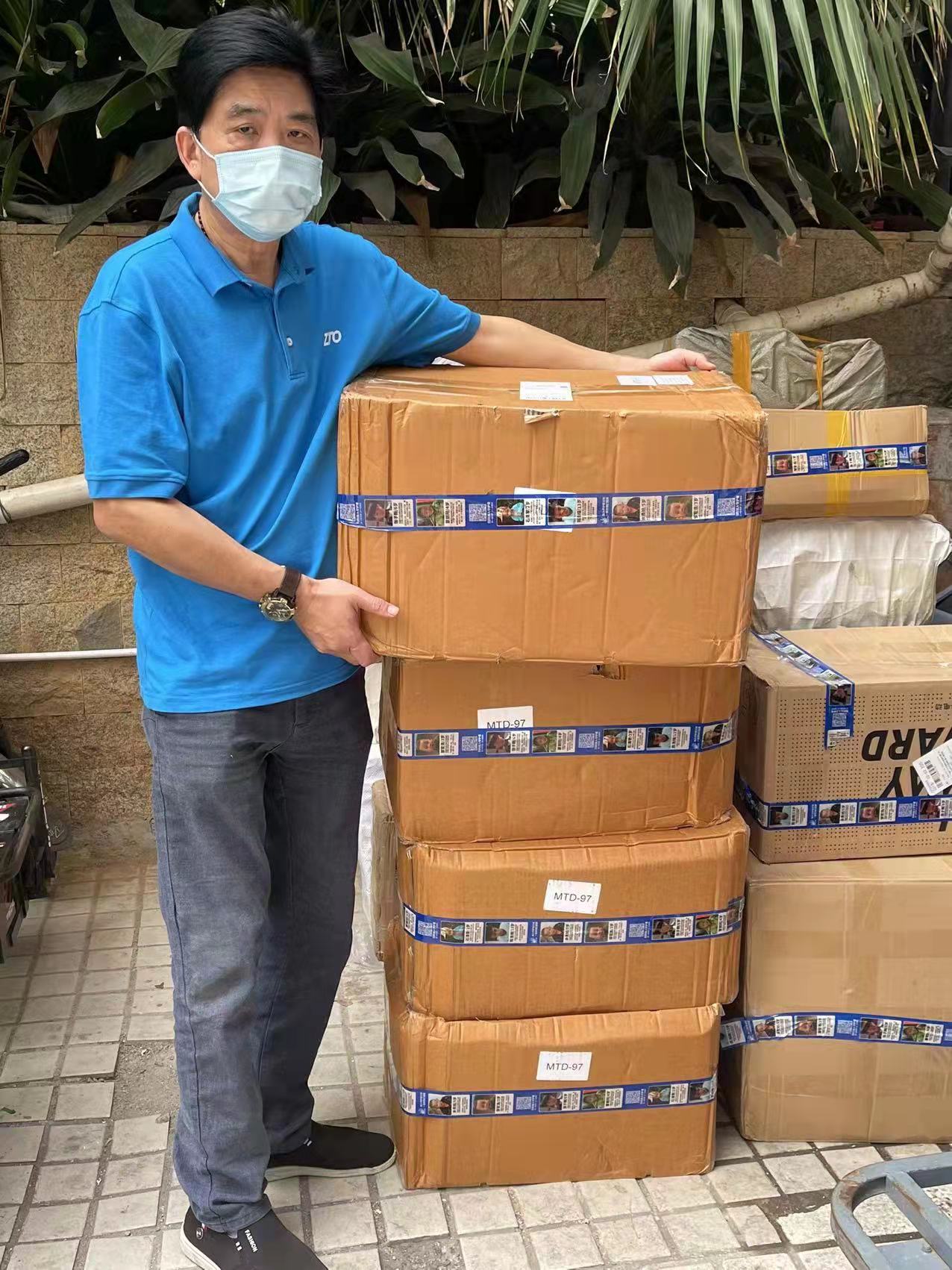 快递员自制“寻亲胶带”：把回家的希望寄到天南海北休闲区蓝鸢梦想 - Www.slyday.coM