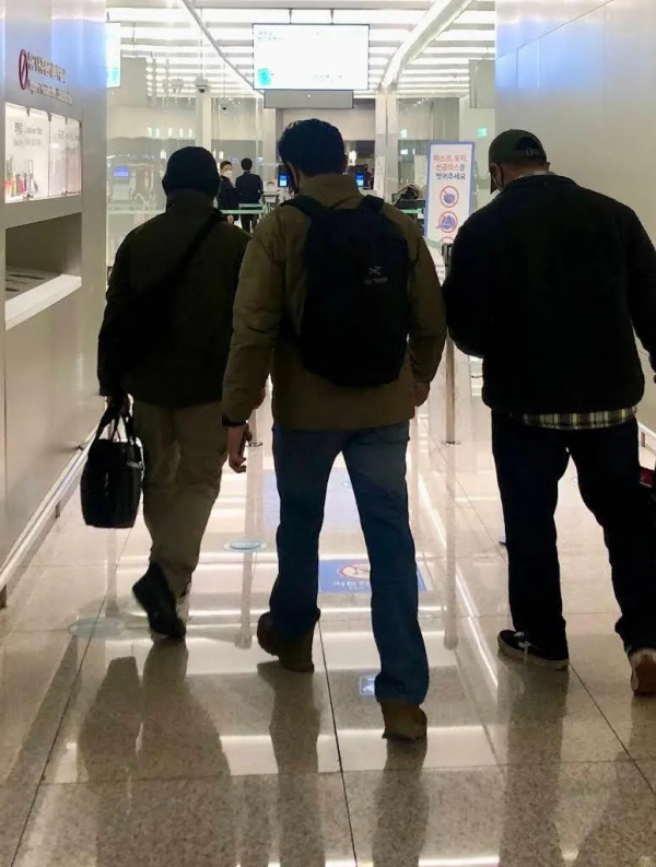 去乌克兰“参战”的韩国网红“李根大尉”想跑路，但波兰不让入境...休闲区蓝鸢梦想 - Www.slyday.coM