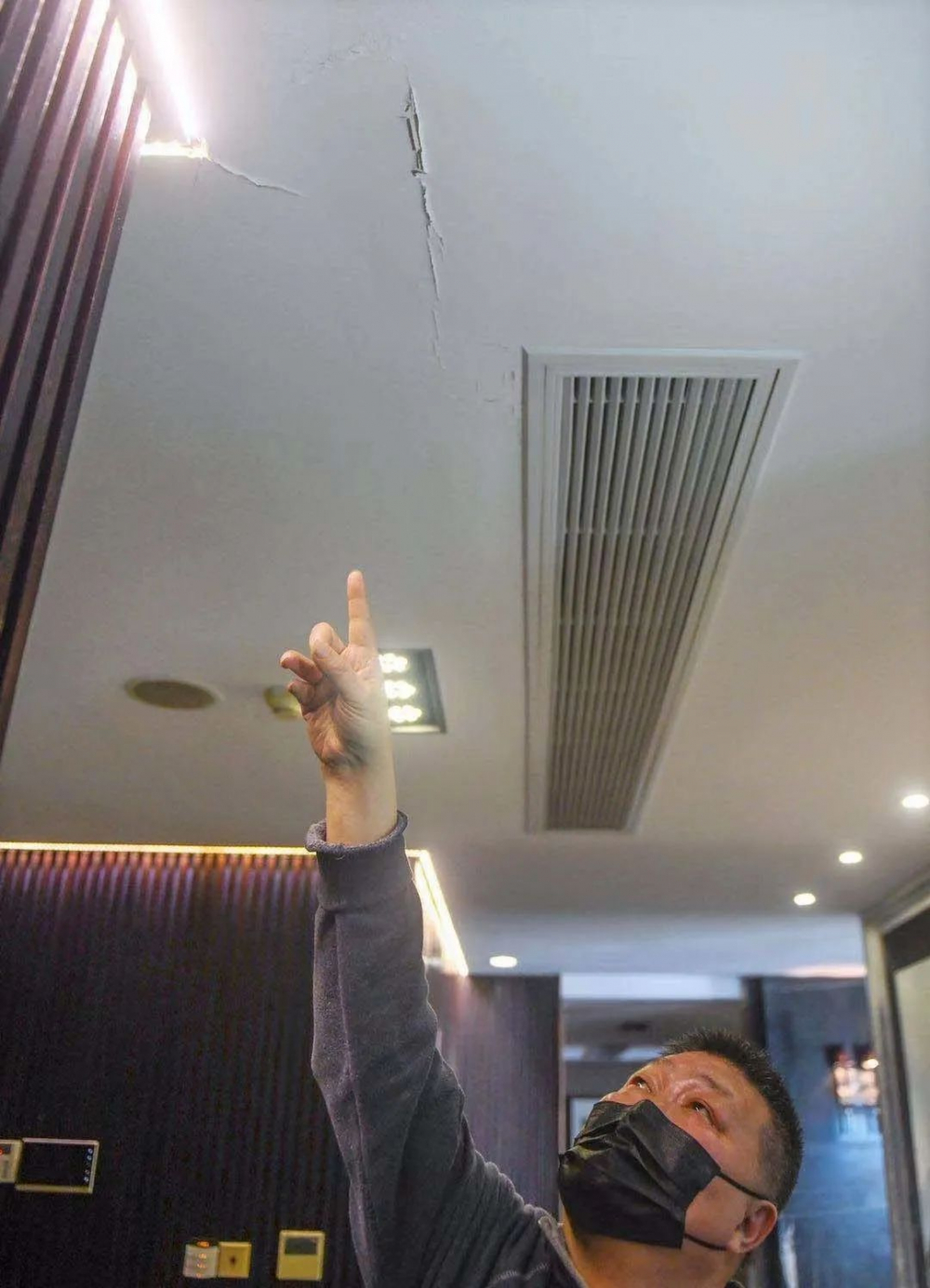 9500万买的汤臣一品遭粪水倒灌，业主：十多年没过舒坦日子休闲区蓝鸢梦想 - Www.slyday.coM