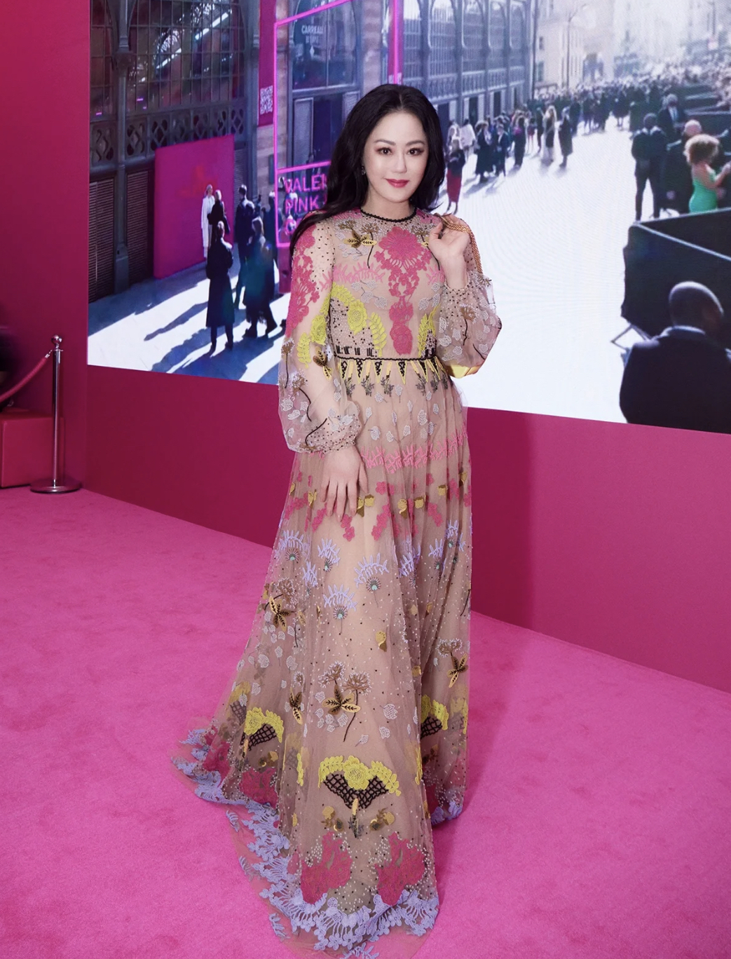 人间富贵花章小蕙穿碎花裙不显老反而很惊艳看不出快60岁