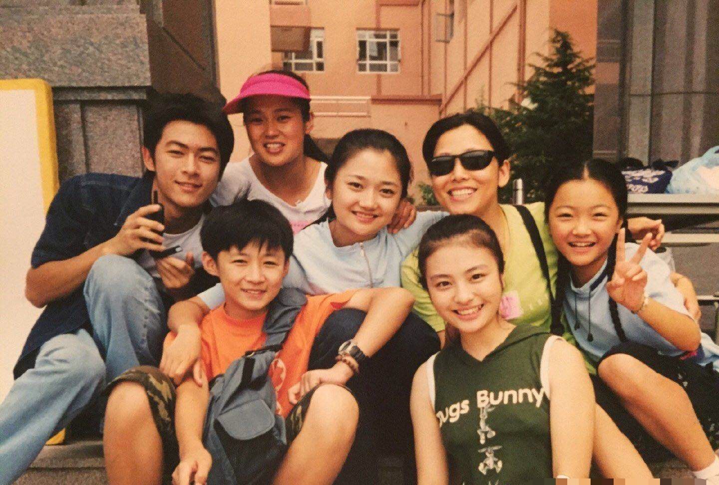 但是大家还记得当年的《同学,你好》么,这部2001年开播的小剧集的电视