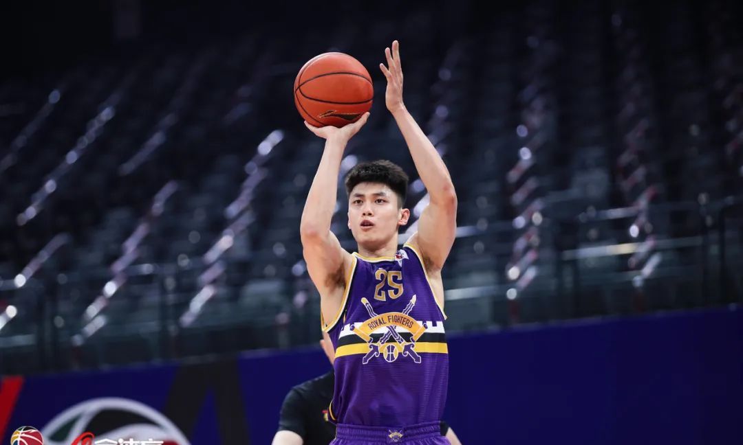 战报李玮颢创生涯新高北控男篮不敌广东