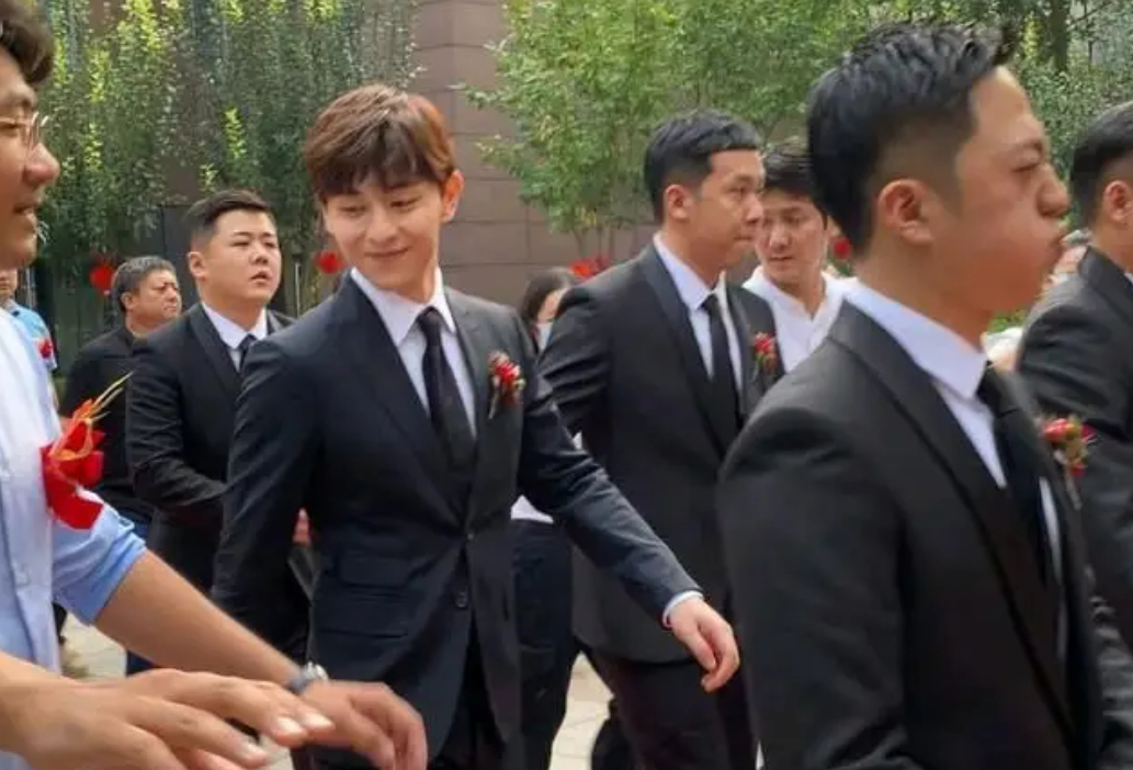 从石家庄伴郎到石家庄之光,资产上亿也不满足,邓伦的格局有多小休闲区蓝鸢梦想 - Www.slyday.coM 从石家庄伴郎到石家庄之光,资产上亿也不满足,邓伦的格局有多小休闲区蓝鸢梦想 - Www.slyday.coM