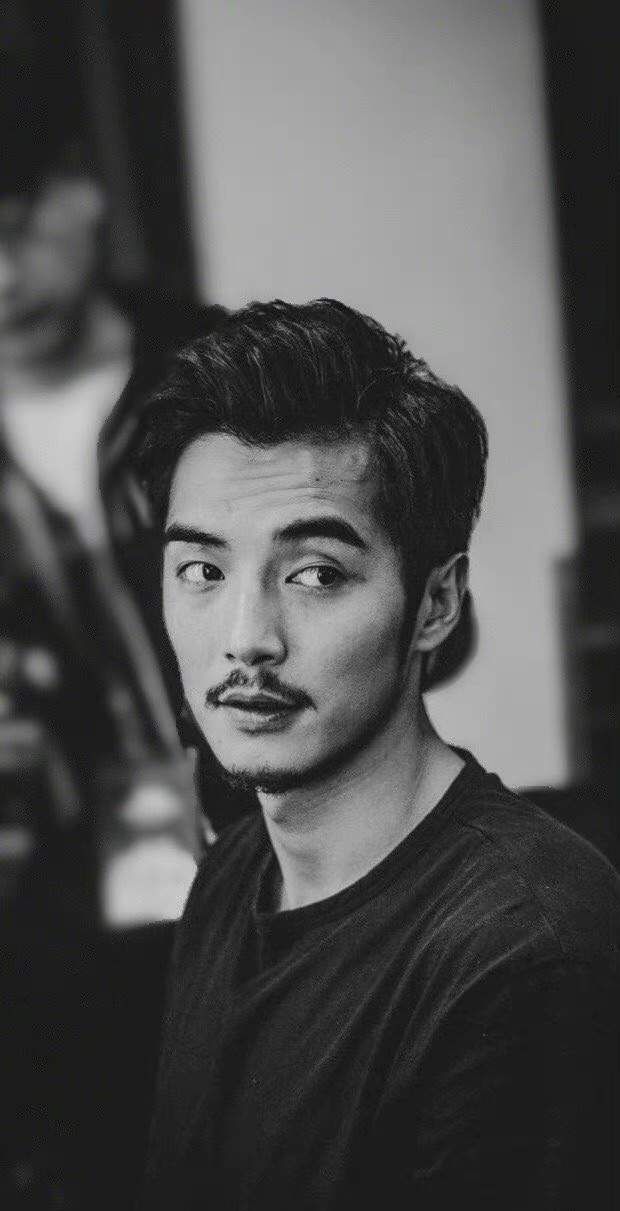 络腮胡男生的颜值终于被证明了这位帅哥最近横空出世