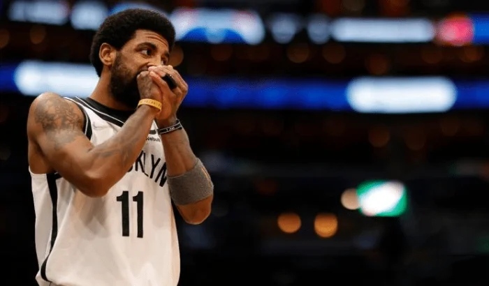 以及命中60分的纪录一球,欧文在庆祝的时候,将自己的手指向了天空