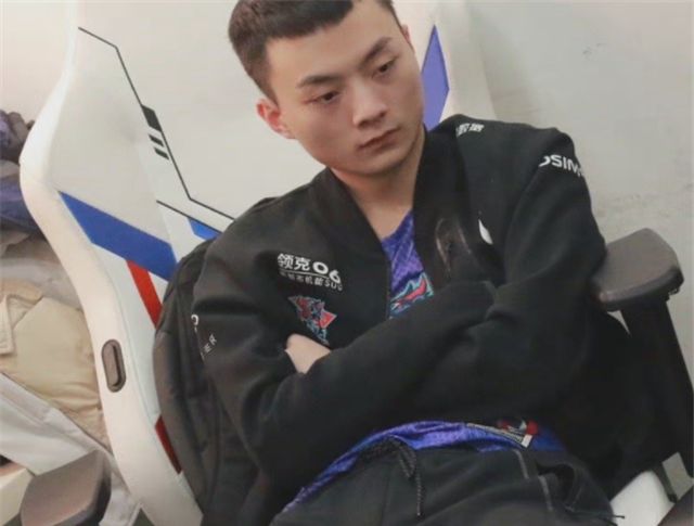 圣枪哥被4ban依然出色，LCK观众吐槽：viper他跟灯皇是ad差距休闲区蓝鸢梦想 - Www.slyday.coM