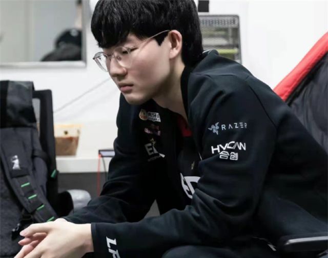 圣枪哥被4ban依然出色，LCK观众吐槽：viper他跟灯皇是ad差距休闲区蓝鸢梦想 - Www.slyday.coM