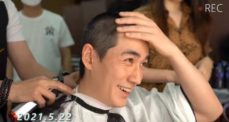 朱一龙拍戏也太拼了,又被打巴掌又被吐口水,膝盖都被他爬破了休闲区蓝鸢梦想 - Www.slyday.coM 朱一龙拍戏也太拼了,又被打巴掌又被吐口水,膝盖都被他爬破了休闲区蓝鸢梦想 - Www.slyday.coM