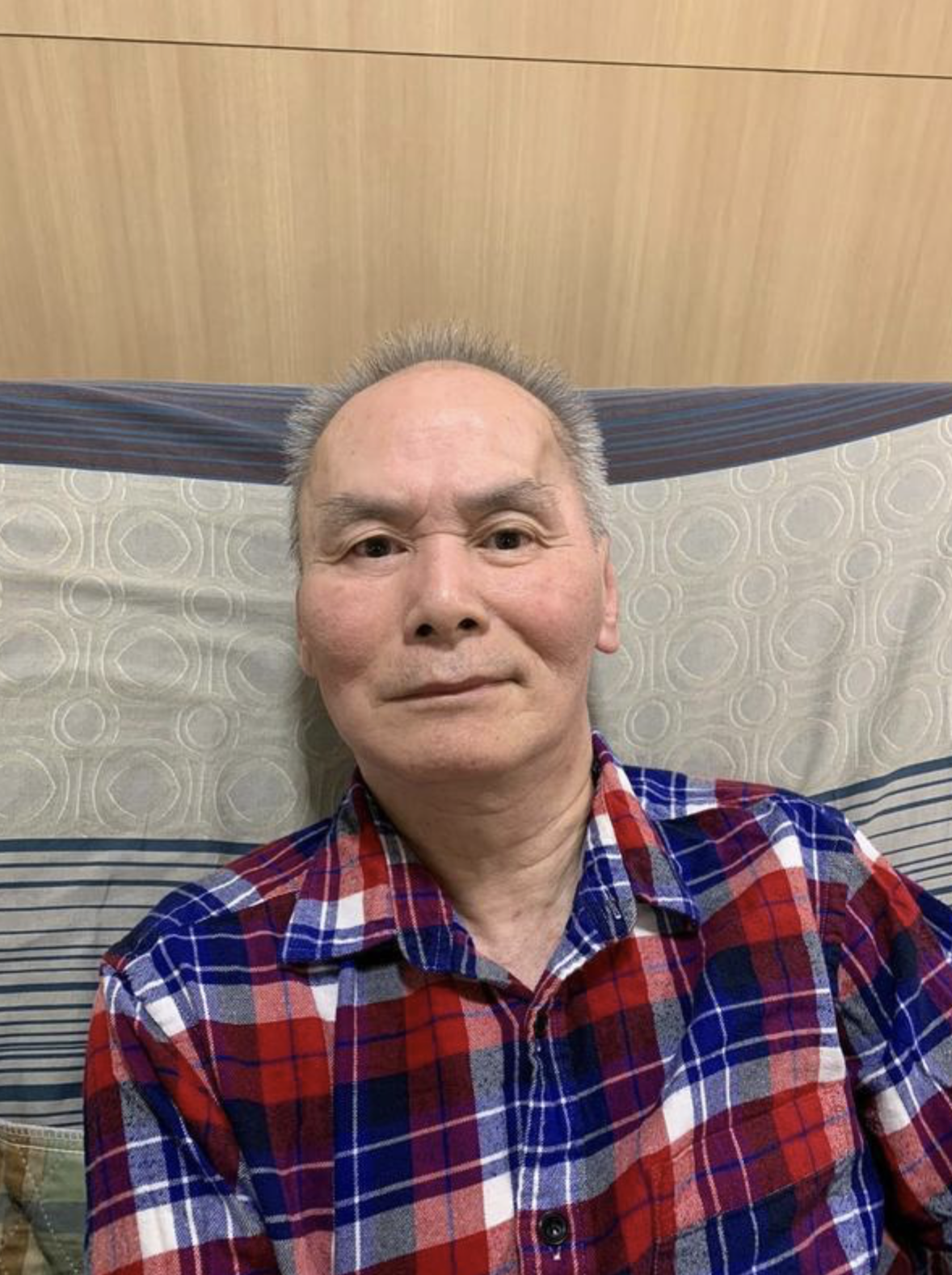 66岁刘家辉近照曝光满头白发精神奕奕瘫痪后留居老人院已11年