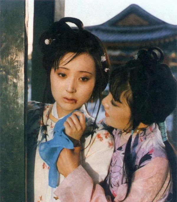 读《红楼梦》:在婚姻问题上,林黛玉还不如丫环紫鹃有主见?