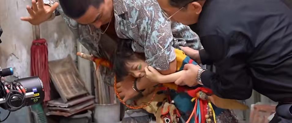 朱一龙拍戏也太拼了,又被打巴掌又被吐口水,膝盖都被他爬破了休闲区蓝鸢梦想 - Www.slyday.coM 朱一龙拍戏也太拼了,又被打巴掌又被吐口水,膝盖都被他爬破了休闲区蓝鸢梦想 - Www.slyday.coM