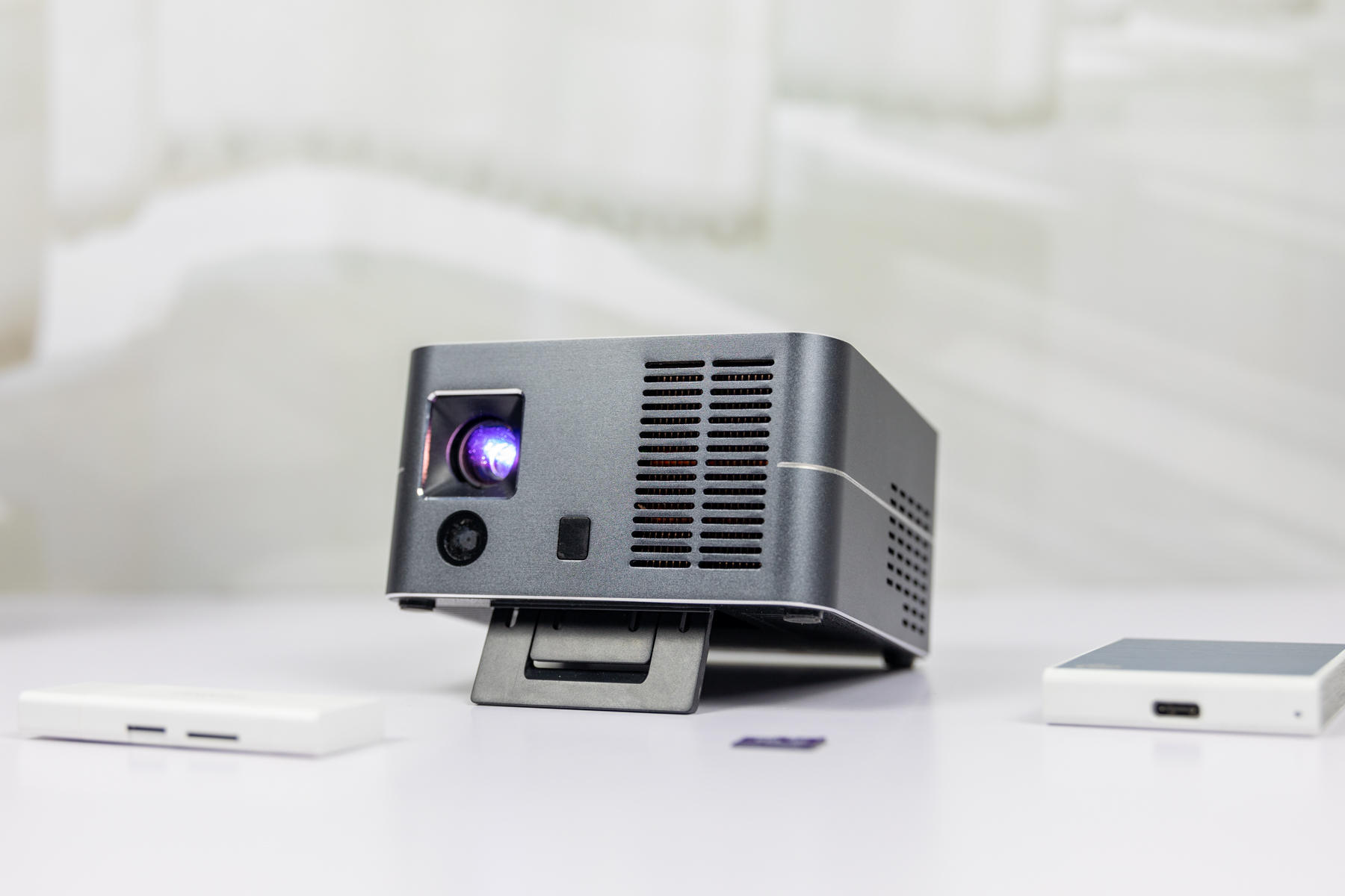 智能触控操作索诺克p1t便携投影仪能放进口袋的家庭影院