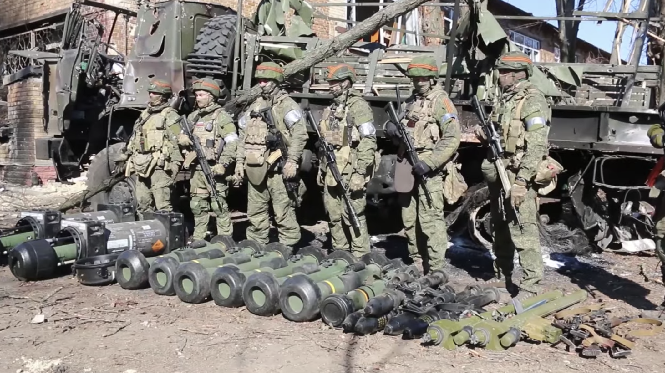 俄罗斯国防部3月15日公布的视频展示了被空降军缴获的西方国家武器