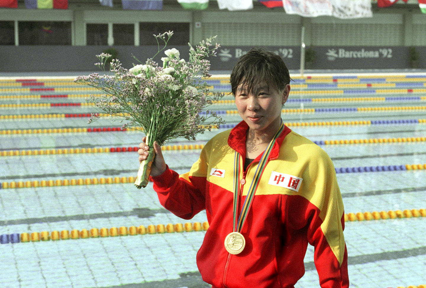 获得女子100米蝶泳奥运冠军,是上世纪90年代中国泳坛"五朵金花"成员