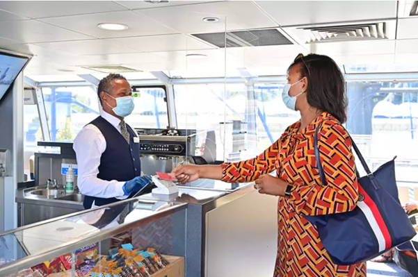 船上吧檯。圖片來源：河流巴士官網