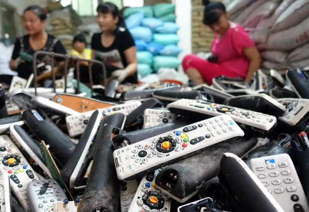 昔日的中国废旧电子电器之都广东汕头贵屿镇 (图片来源/视觉中国)