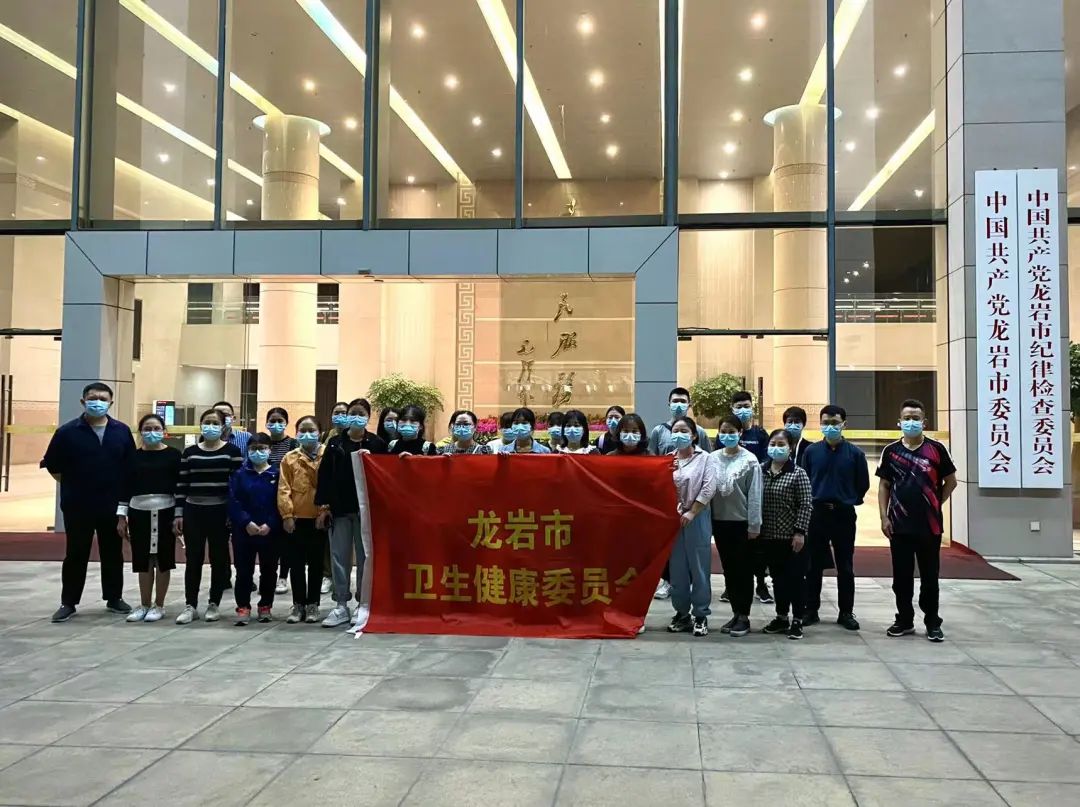 派出的30人核酸检测队分别来自龙岩市第一医院,永定区医院,永定中医院