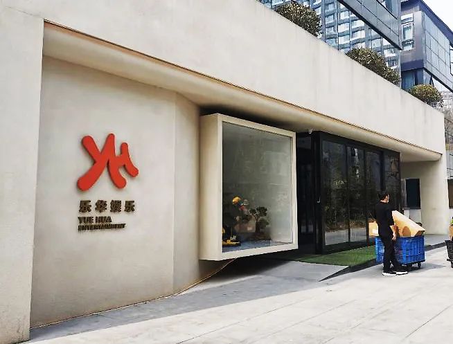 但偶像经纪头部公司乐华娱乐,却偏偏选在这个时机冲击港股上市.