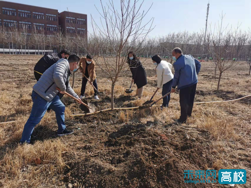 天津轻工职业技术学院开展植树教育实践活动