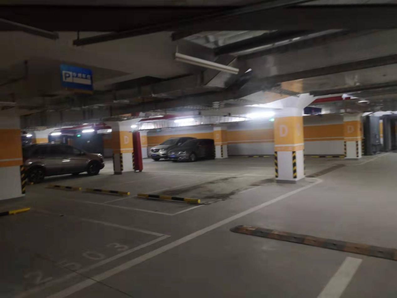 车位收费月超千元高租金背后有何博弈