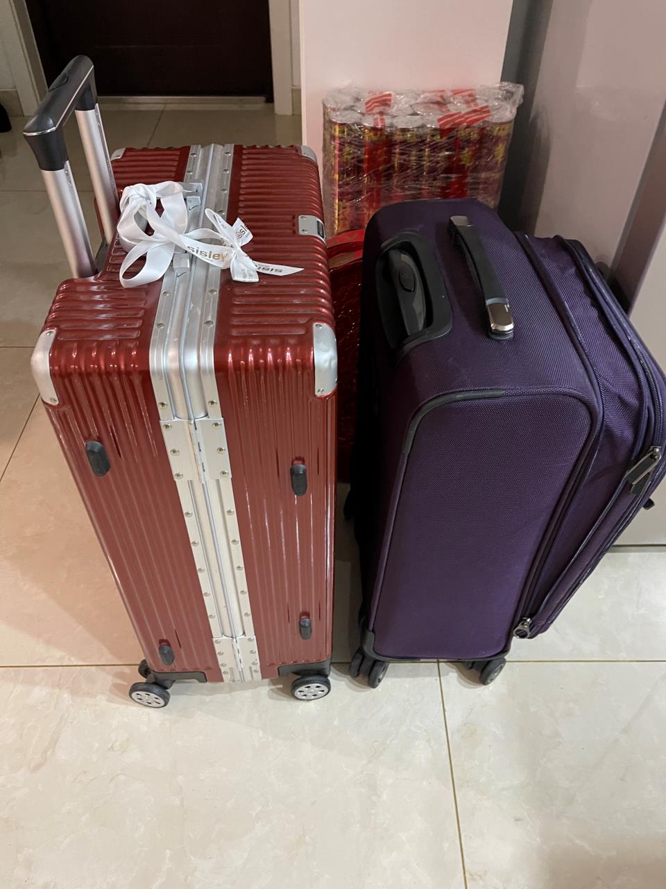 夫妻两人的行李箱  本文图片均来自金山公安