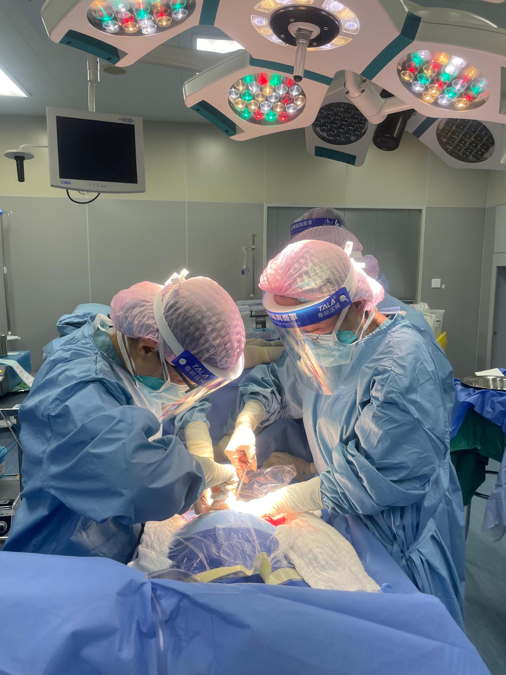 剖腹产手术 上海瑞金医院 供图