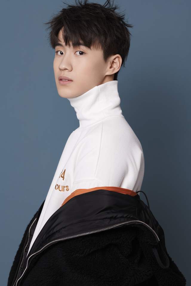 00后童星又长大一位小易烊千玺长得太快网友完全被惊艳