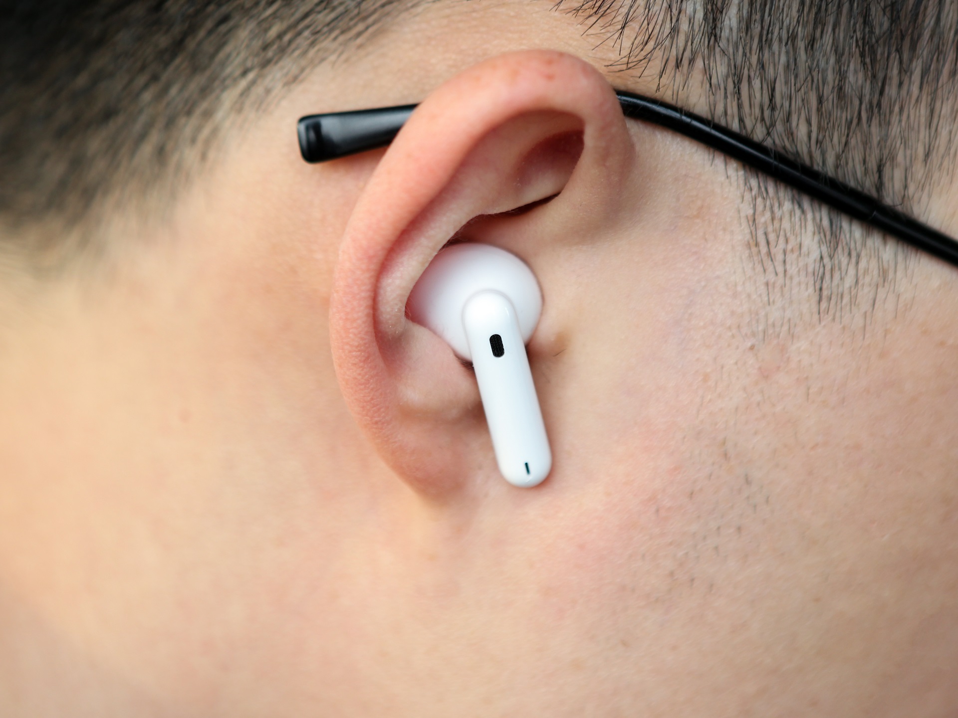 全球首款支持测温的tws耳机荣耀earbuds3pro发布