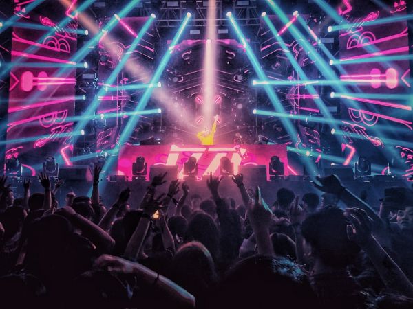 要知道成都的夜晚永远少不了不断更迭的夜店酒吧club,但space只有一个