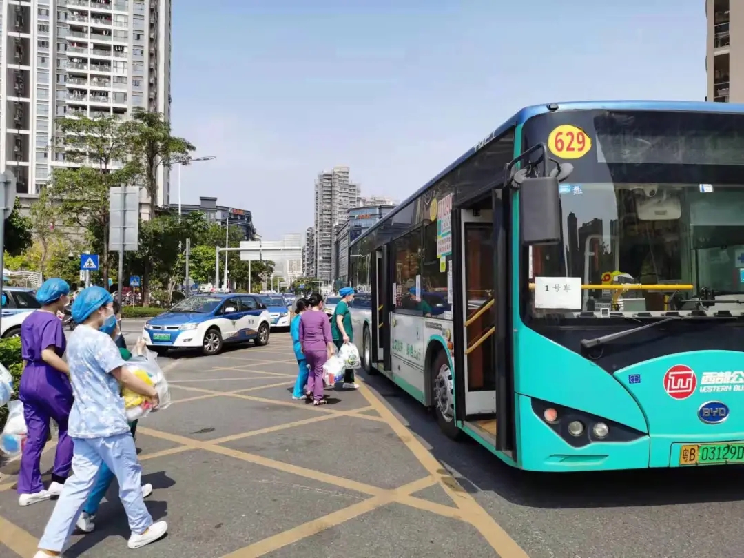 深圳一线抗疫人员的"回家路",有他们守护!__财经头条