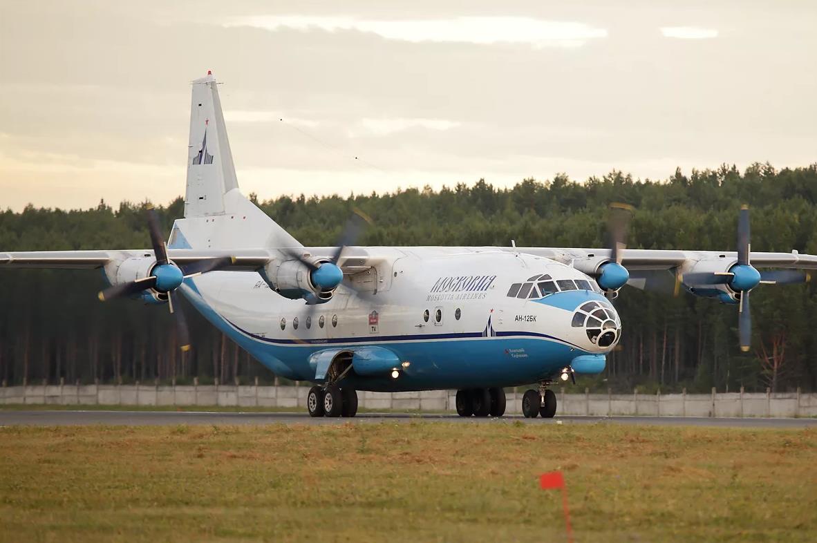 苏联安10系列客机,以安8为基础而研发,创下客运纪录!