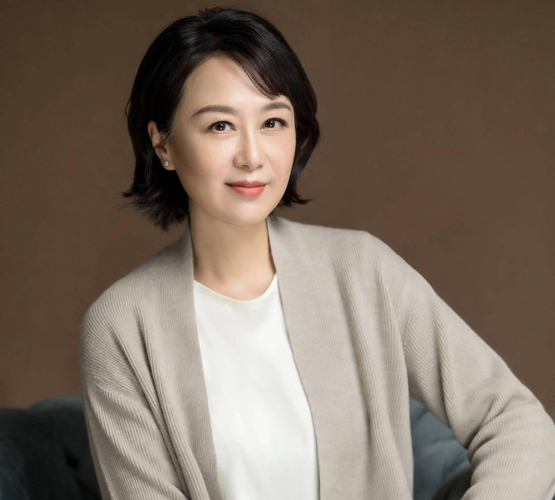 在婚后的10年间,为了家庭,吴玉芳远离了梦想,但随着生活的稳定,女儿的