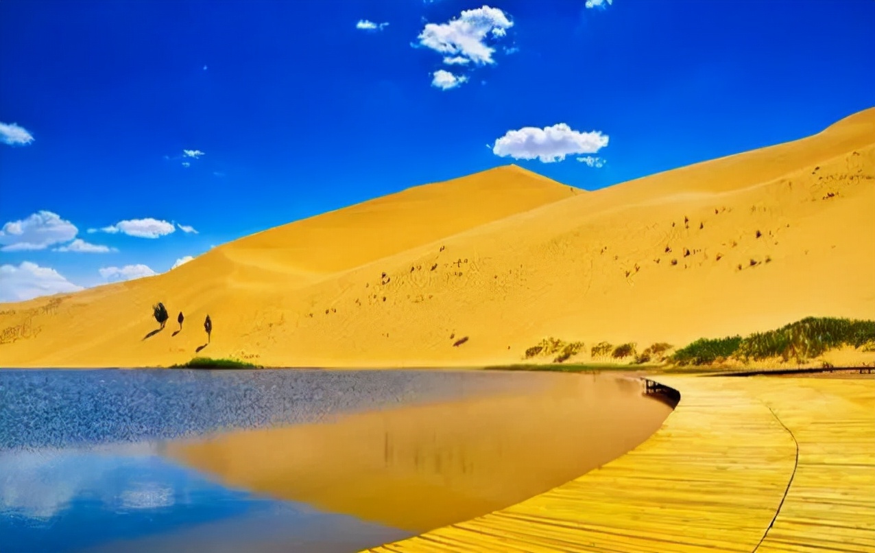 国内值得一去的10个旅行地,美得像一幅画,疫情过后,就出发吧休闲区蓝鸢梦想 - Www.slyday.coM 国内值得一去的10个旅行地,美得像一幅画,疫情过后,就出发吧休闲区蓝鸢梦想 - Www.slyday.coM