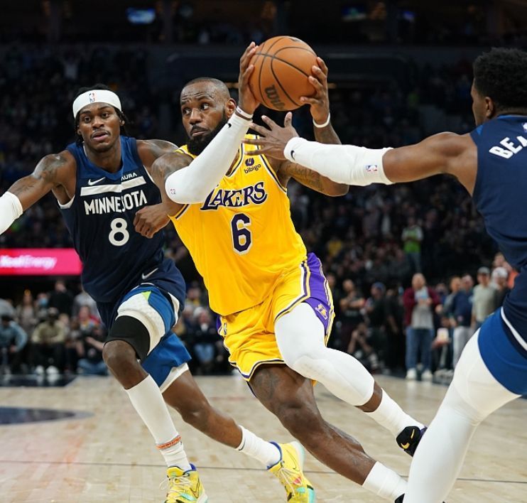 赛后开撕，詹姆斯点名威少，11％的三分＋不防守，对自己只字不提休闲区蓝鸢梦想 - Www.slyday.coM