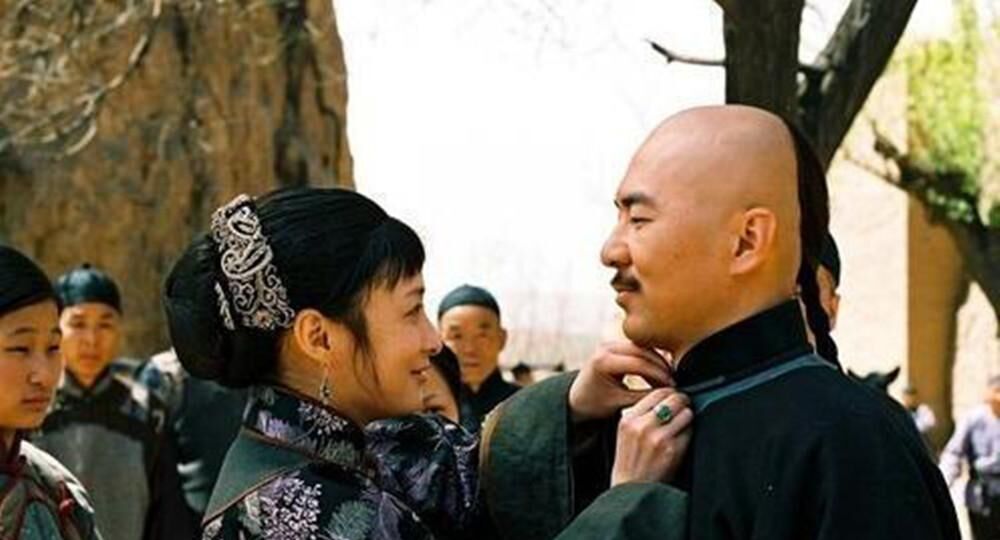 再看乔家大院才懂乔致庸在妻子葬礼上给初恋下跪另有深意