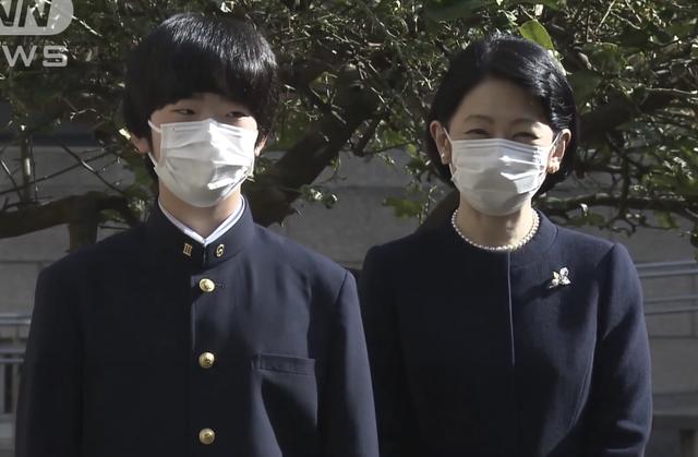 15岁悠仁王子毕业 眯眯小眼个子比妈妈高 未来天皇疑抄袭变学渣 妈咪宝贝网