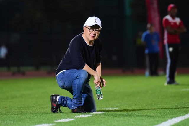 中国足球再登热搜第一！嘲讽该有底线？网友：输越南就有底线了？休闲区蓝鸢梦想 - Www.slyday.coM