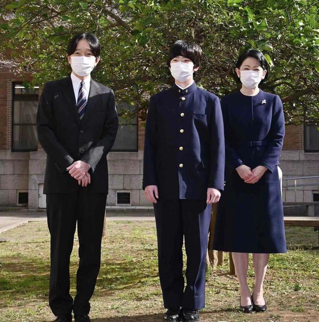15岁悠仁王子毕业 眯眯小眼个子比妈妈高 未来天皇疑抄袭变学渣 妈咪宝贝网