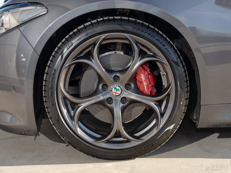 阿尔法罗密欧2022款giulia及新款giuliastelvio四叶草上市