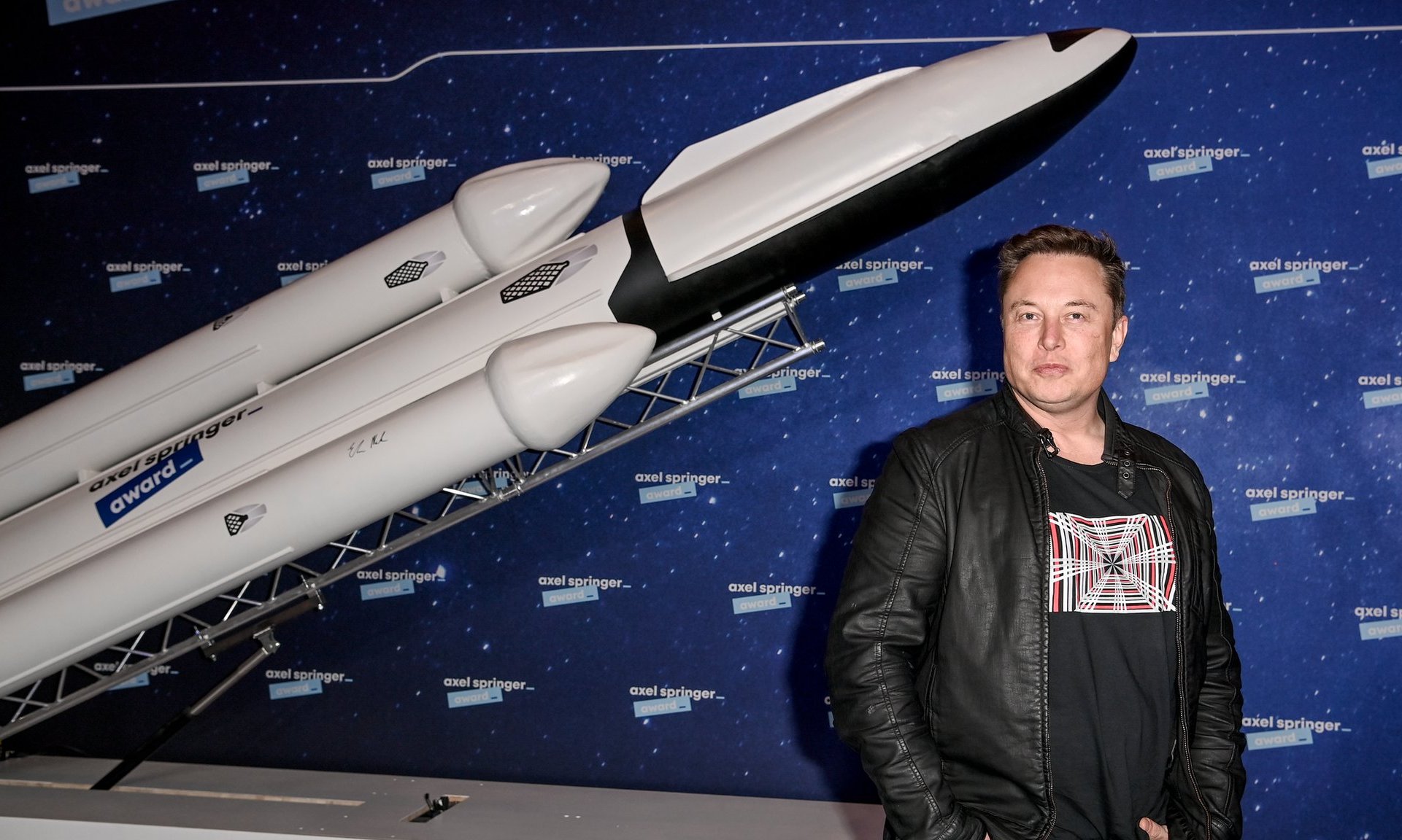 又要带特斯拉上天马斯克称7年后登陆火星最终送百万人上去