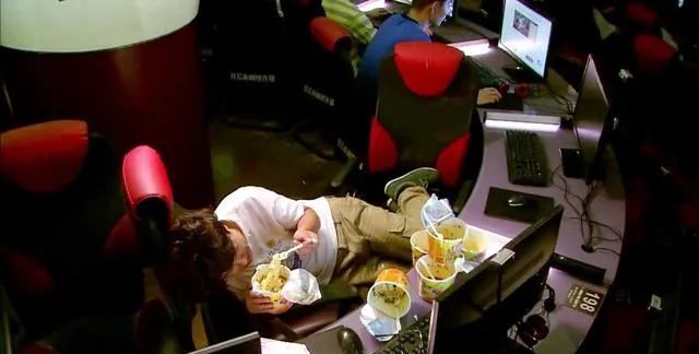 从“土坑酸菜”到“虚拟老公”,这届315毁了多少宅男的美梦?休闲区蓝鸢梦想 - Www.slyday.coM