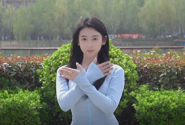 河南一美女校花火了清纯可爱美丽动人网友是初恋的感觉