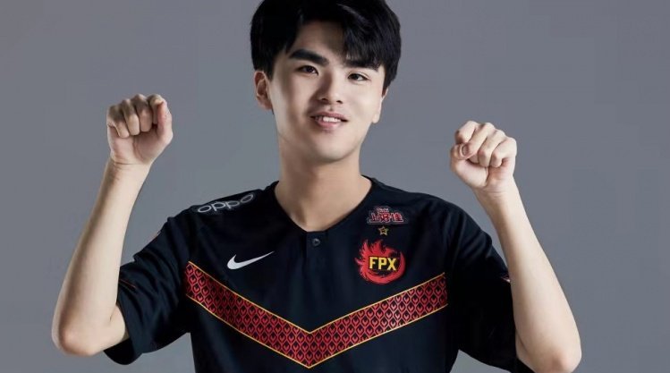 在手心每天每夜想你把你的眼泪为你抹去英雄联盟fpx2022lpl春季赛67