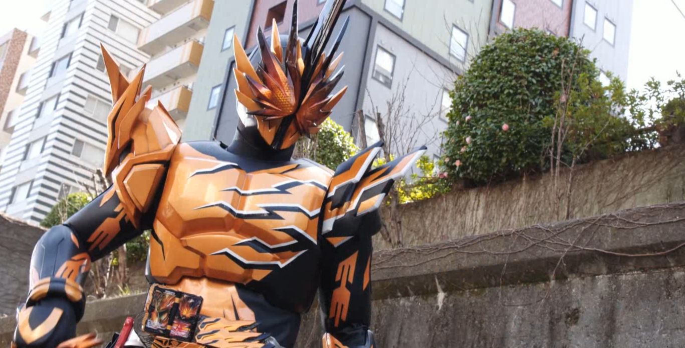 假面骑士圣刃:不死鸟回归,尤里千年重伤,最惨的还是伦太郎!__财经头条