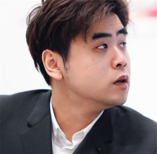 灯皇出道4周年坦言:最难受是被朱开调回二队,当时想回来赢他__财经